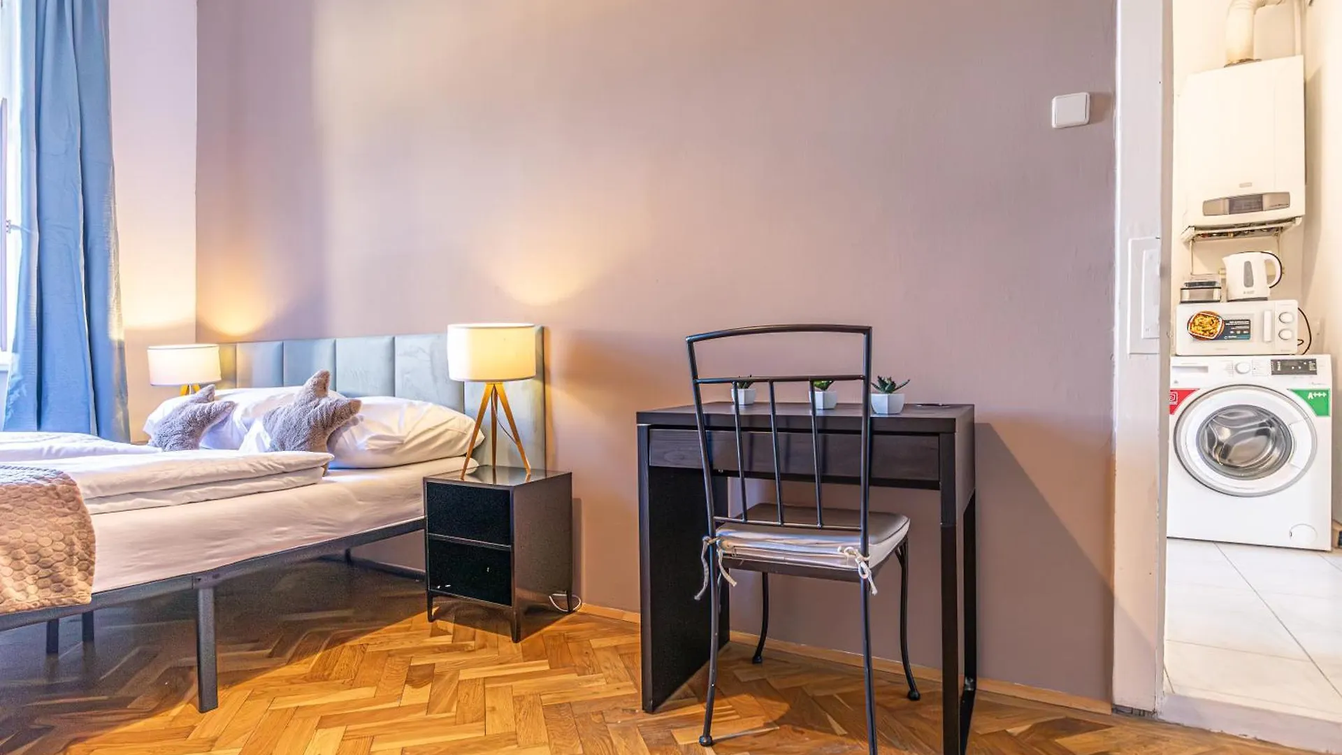 Comfortable 2Br Apt In Vienna, Prime Location 0*, Vienna