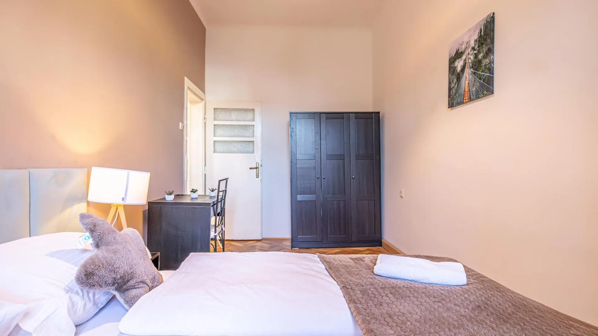 Apartment Comfortable 2Br Apt In Vienna, Prime Location